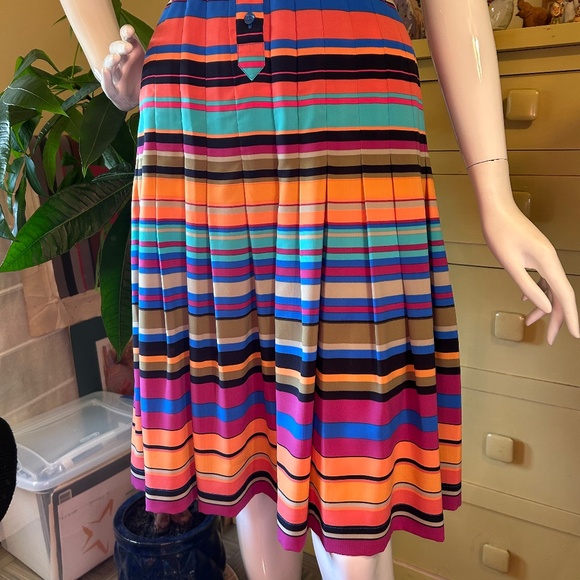 Calvin Klein Button Front Sleeveless Pleated Dress - Picture 3 of 10